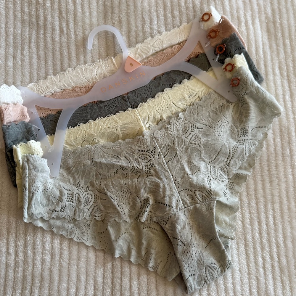 NWOT Danskin Lace Trim Cheeky Panties